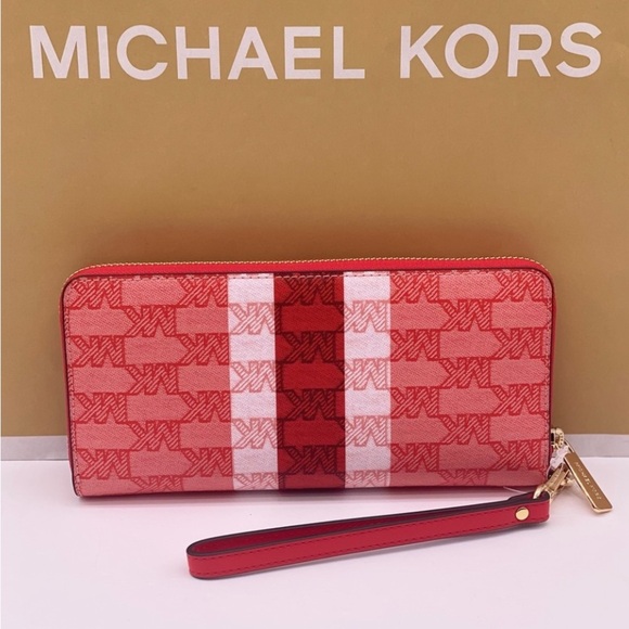 Michael Kors Large Continental Wallet Wristlet Dark Sangria - Picture 2 of 14